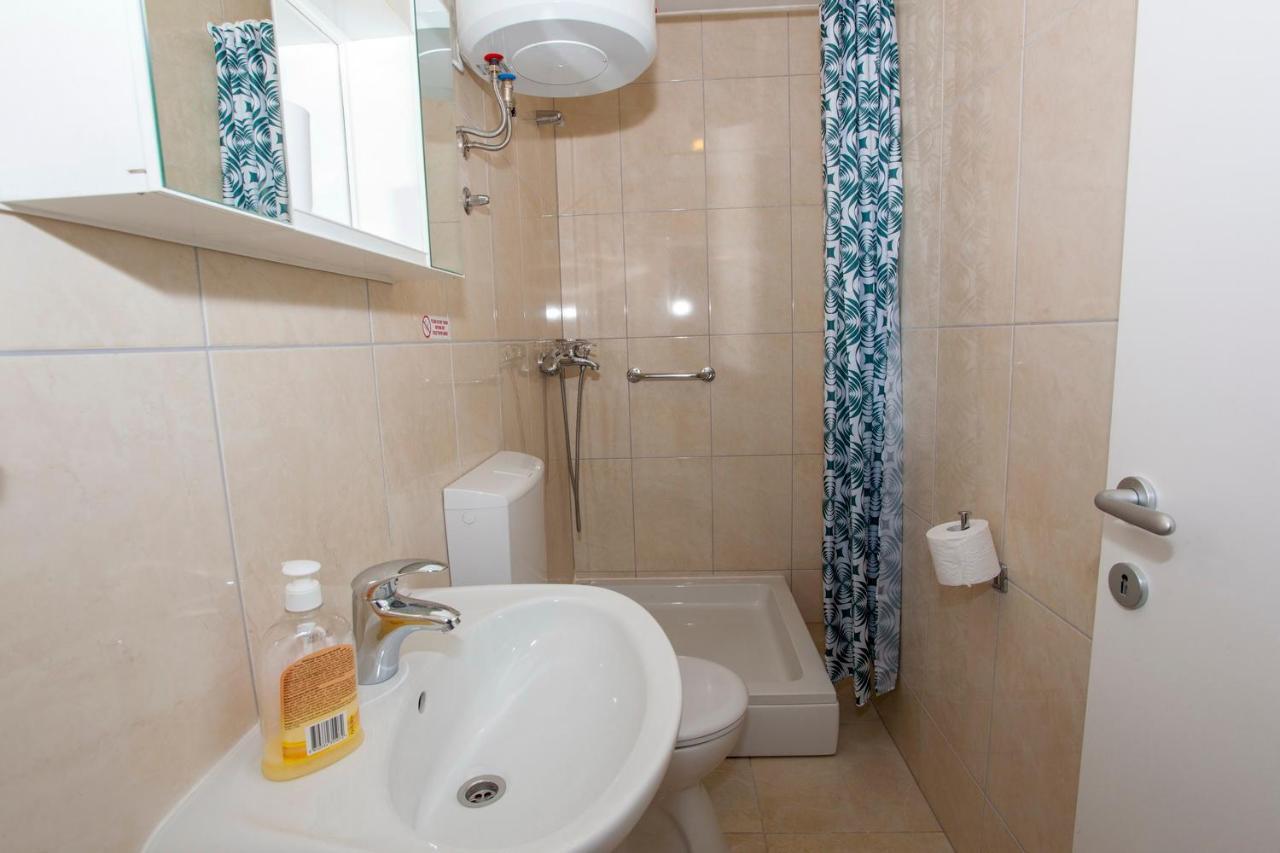 Apartments Lara Podgora Exterior photo