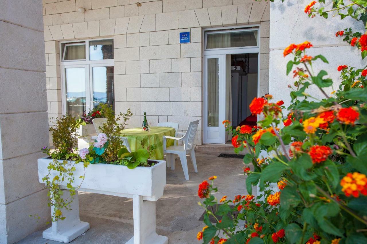 Apartments Lara Podgora Exterior photo