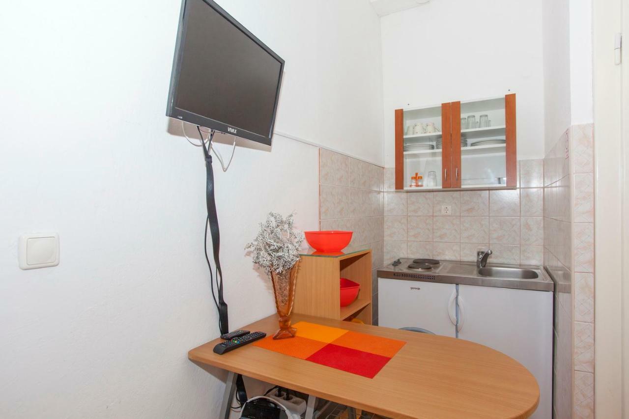 Apartments Lara Podgora Exterior photo