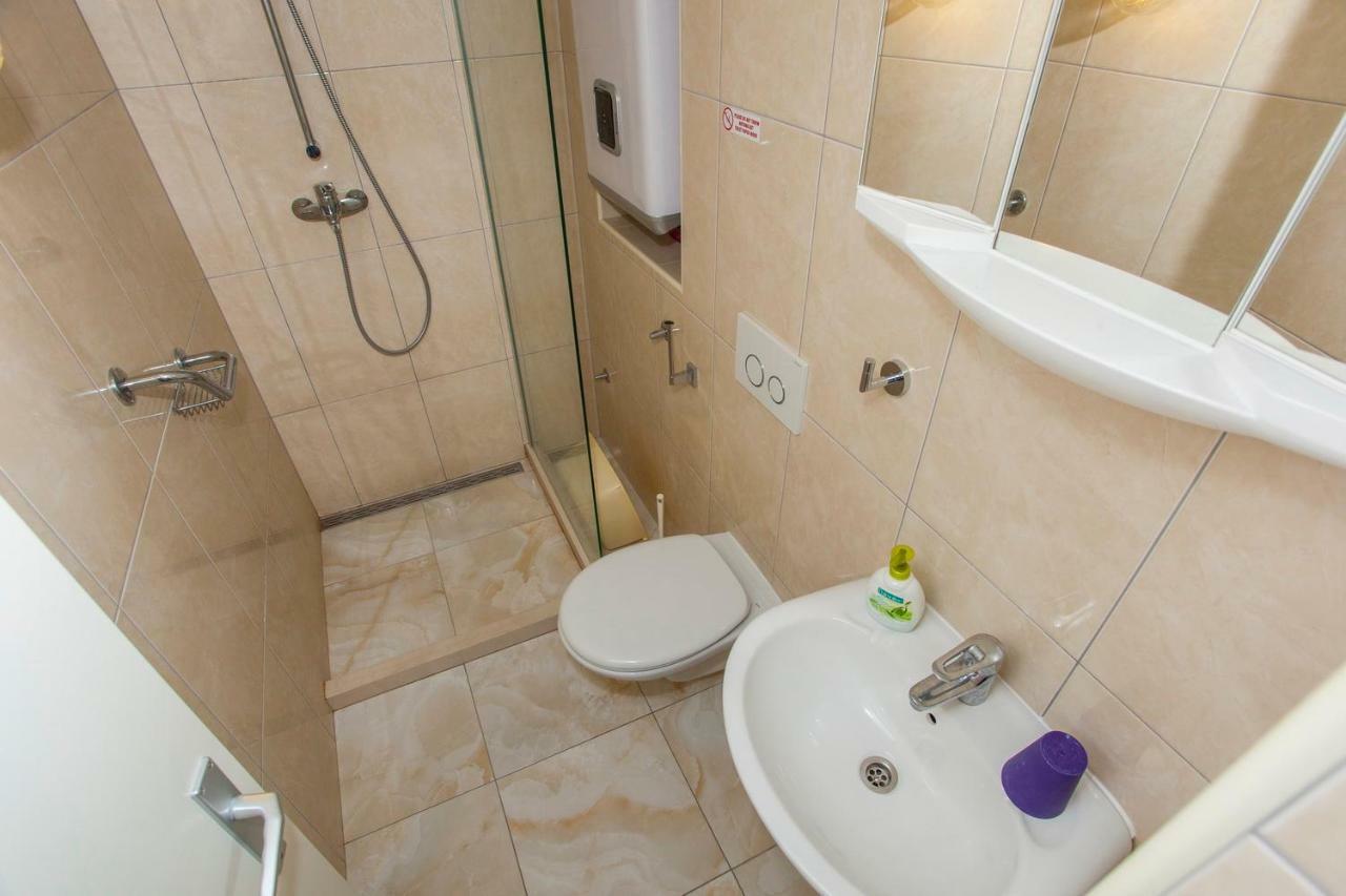 Apartments Lara Podgora Exterior photo